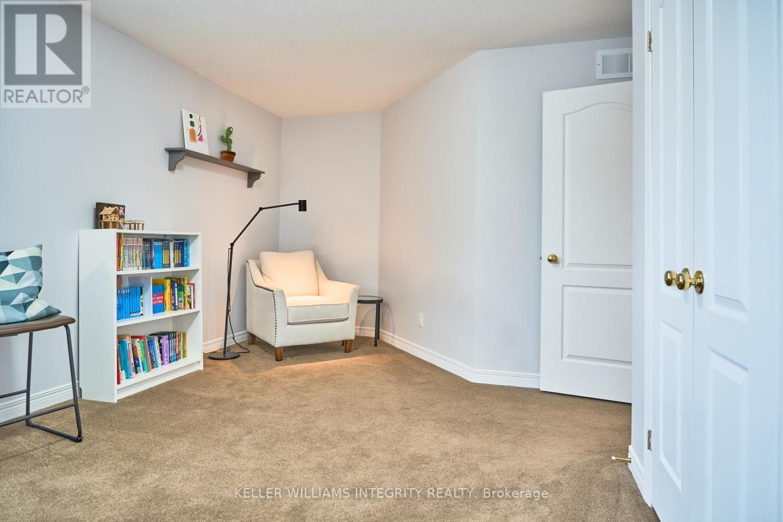












9 SHANNONDOE CRESCENT

,
Ottawa,




Ontario
K2M2C8

