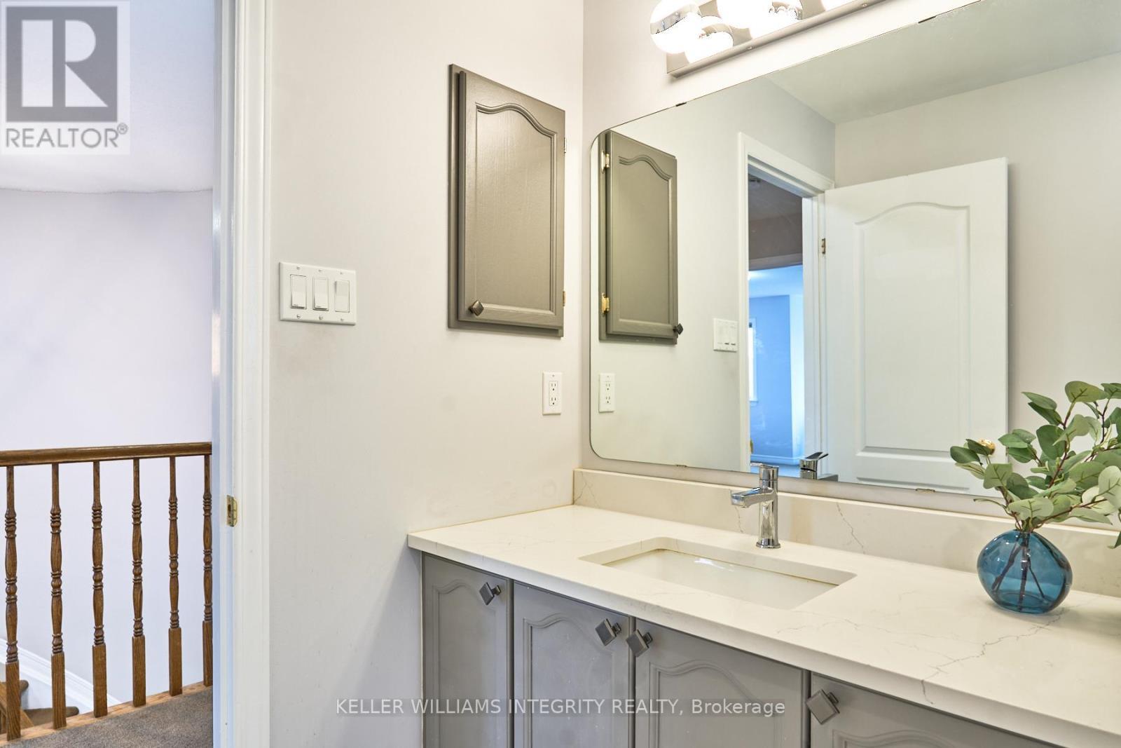 












9 SHANNONDOE CRESCENT

,
Ottawa,




Ontario
K2M2C8

