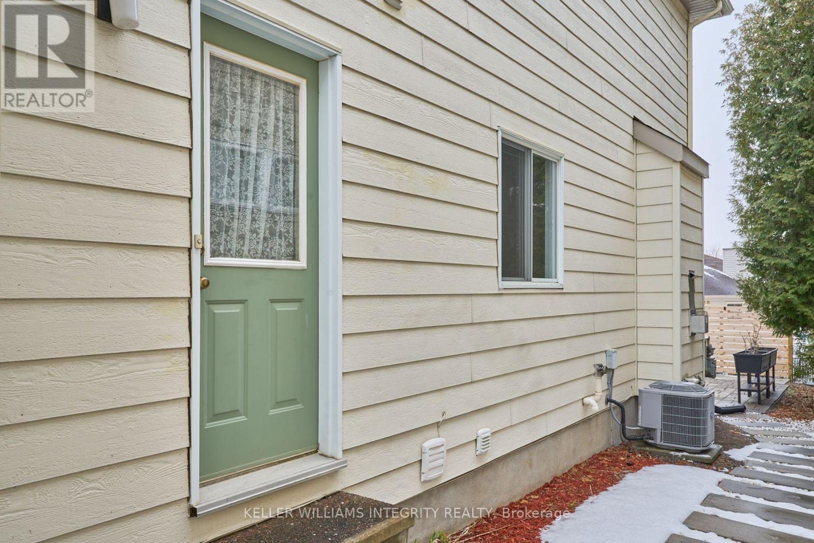 












9 SHANNONDOE CRESCENT

,
Ottawa,




Ontario
K2M2C8

