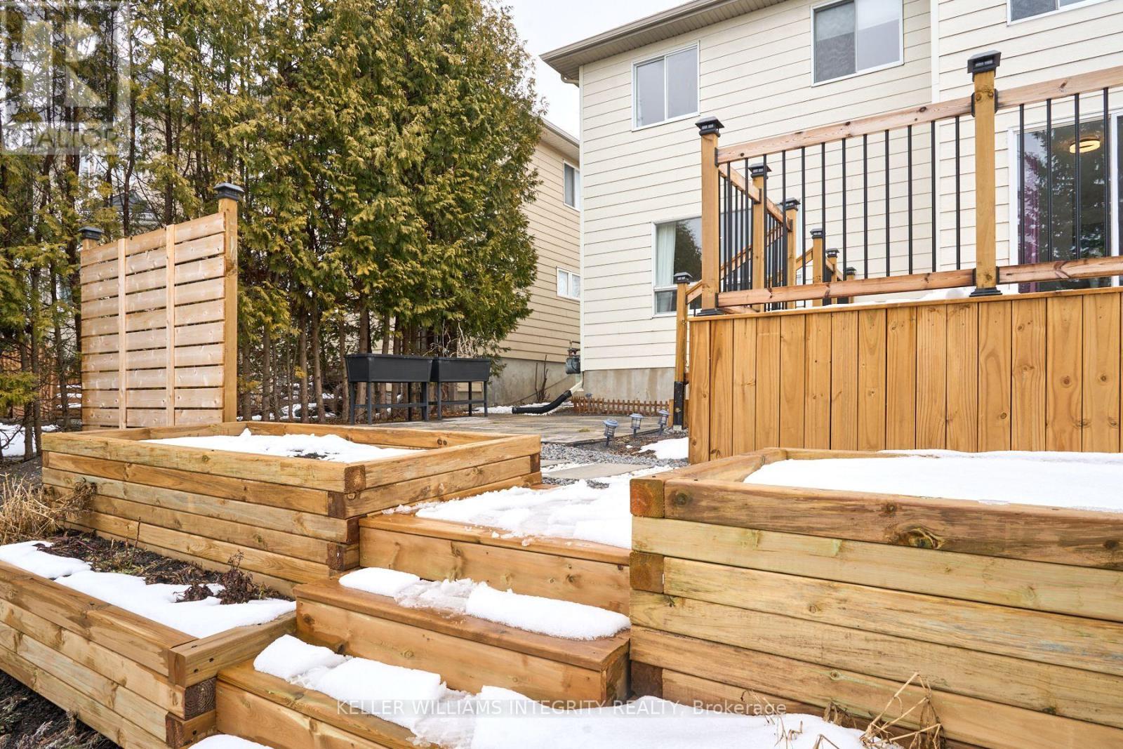 












9 SHANNONDOE CRESCENT

,
Ottawa,




Ontario
K2M2C8

