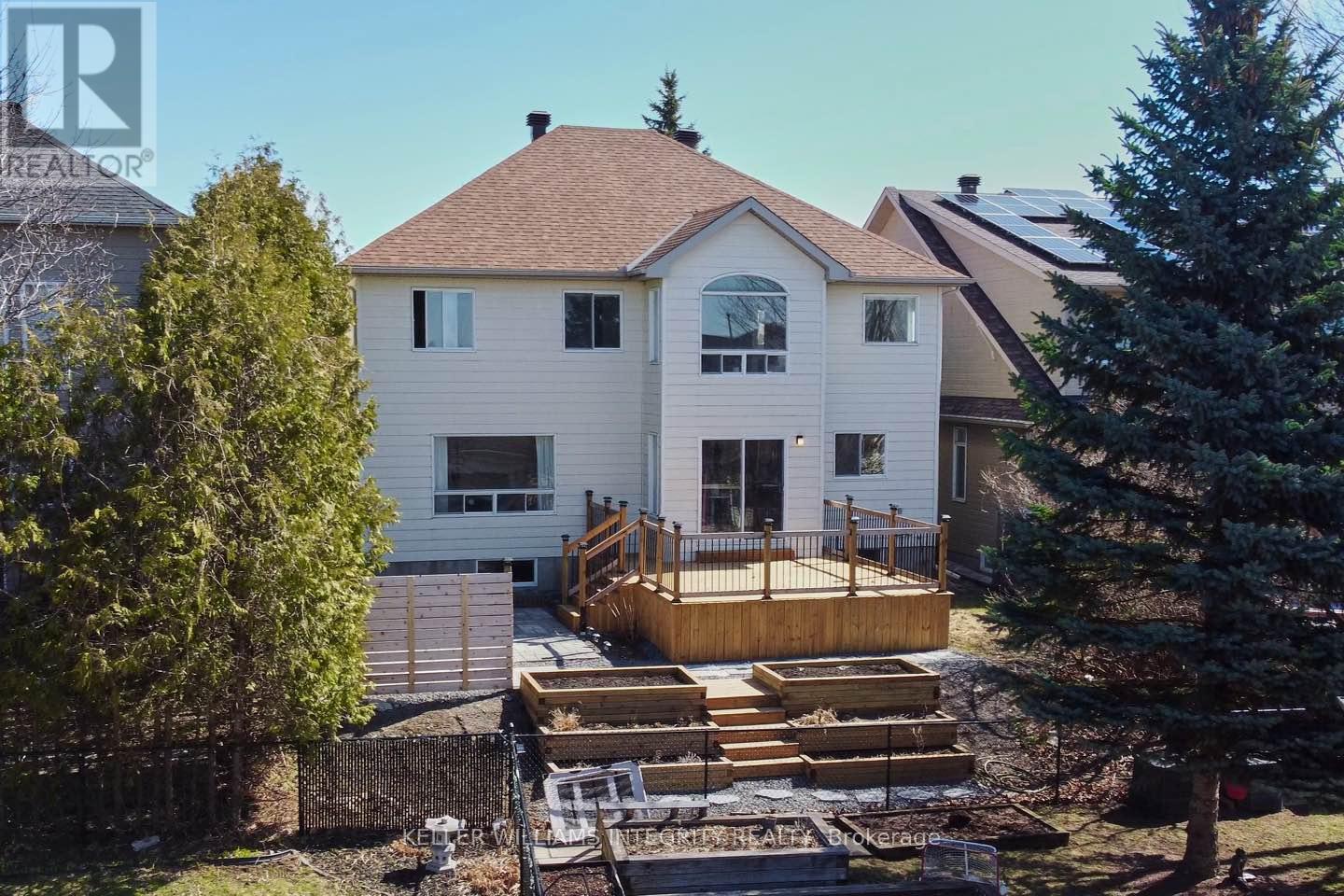 












9 SHANNONDOE CRESCENT

,
Ottawa,




Ontario
K2M2C8

