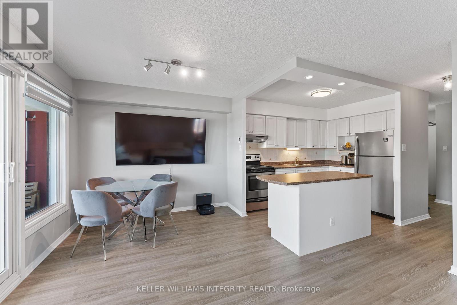 












1804 - 158 MCARTHUR AVENUE

,
Ottawa,




Ontario
K1L8E7


