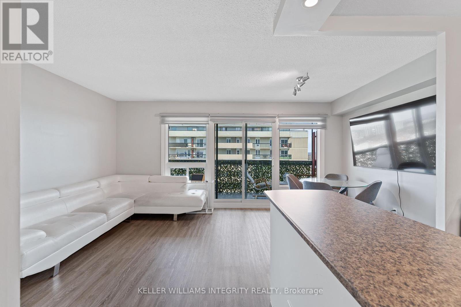 












1804 - 158 MCARTHUR AVENUE

,
Ottawa,




Ontario
K1L8E7

