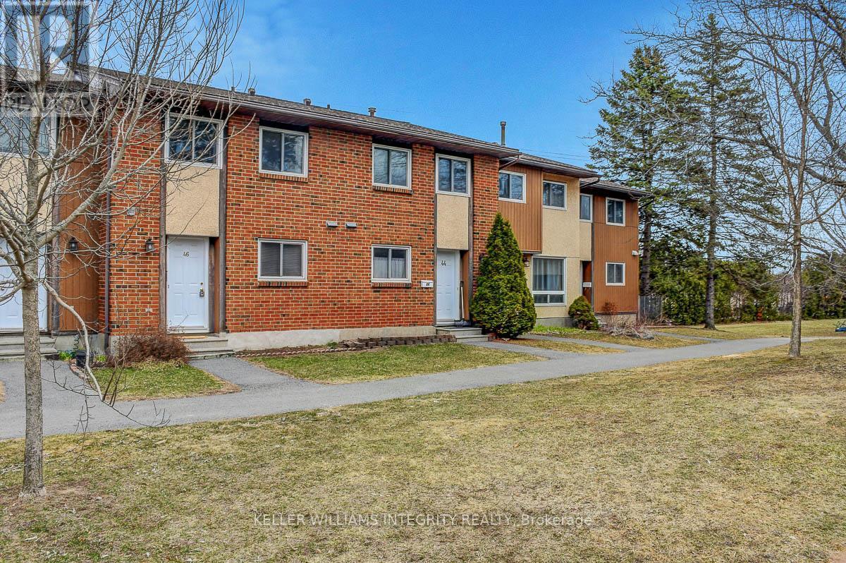 












46 BERING COURT

,
Ottawa,




Ontario
K2L2B7


