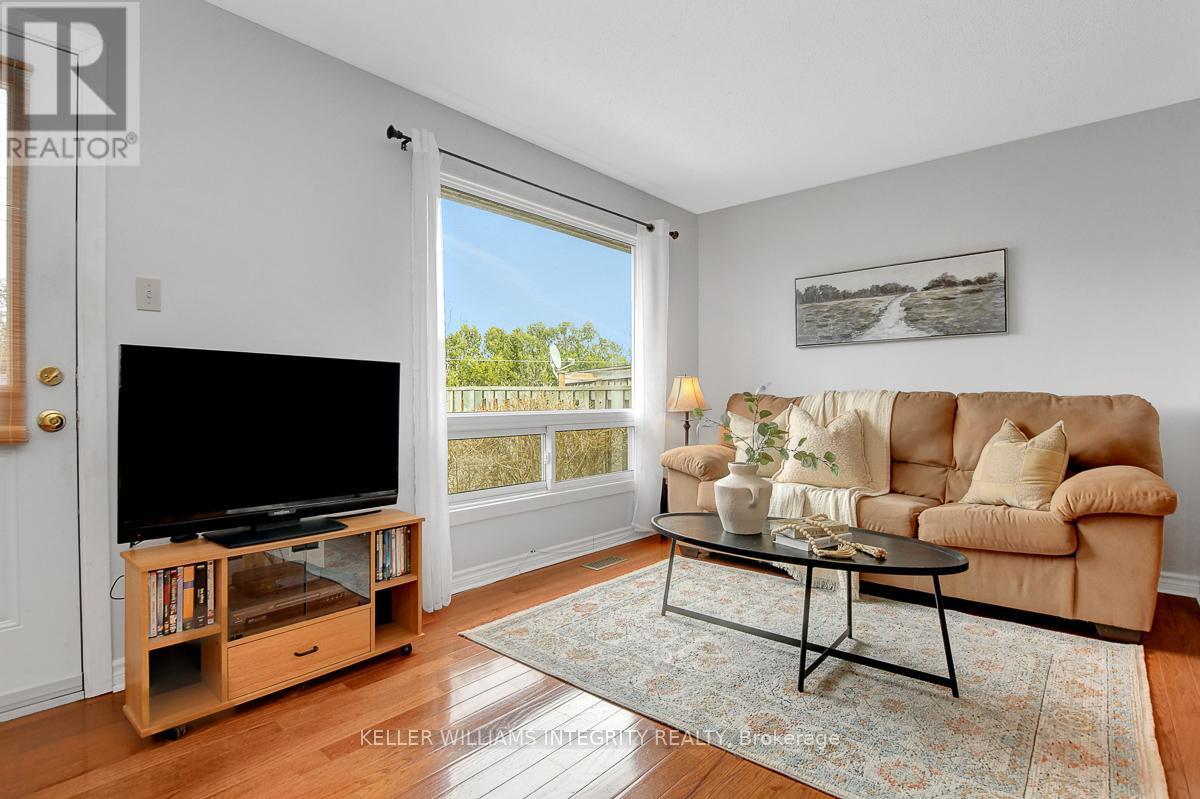 












46 BERING COURT

,
Ottawa,




Ontario
K2L2B7


