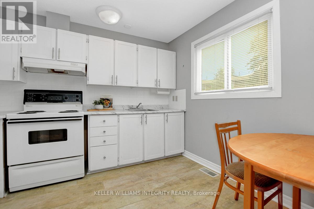 












46 BERING COURT

,
Ottawa,




Ontario
K2L2B7

