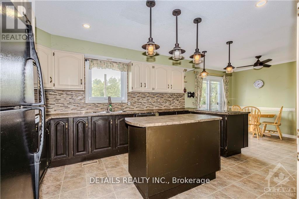 












1361 RTE 500 ROUTE

,
Russell,




Ontario
K0A1W0

