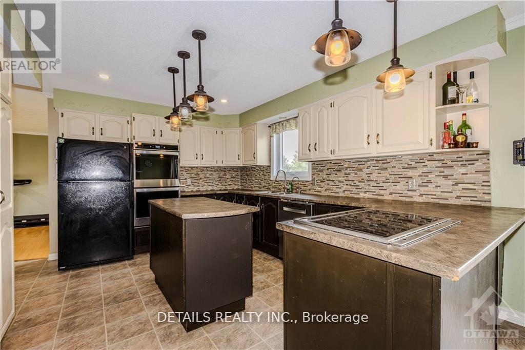 












1361 RTE 500 ROUTE

,
Russell,




Ontario
K0A1W0


