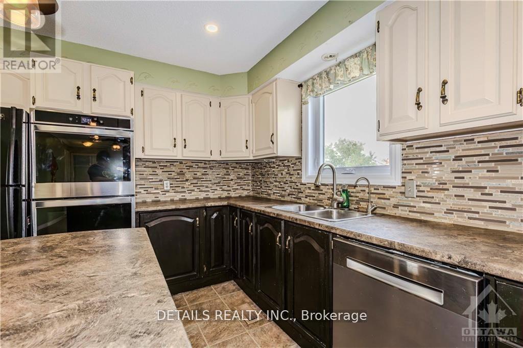 












1361 RTE 500 ROUTE

,
Russell,




Ontario
K0A1W0

