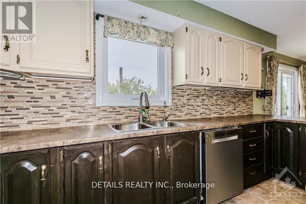 












1361 RTE 500 ROUTE

,
Russell,




Ontario
K0A1W0

