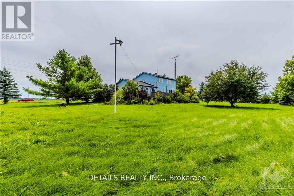 












1361 RTE 500 ROUTE

,
Russell,




Ontario
K0A1W0

