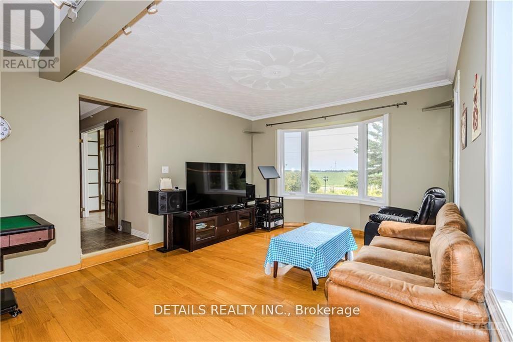 












1361 RTE 500 ROUTE

,
Russell,




Ontario
K0A1W0

