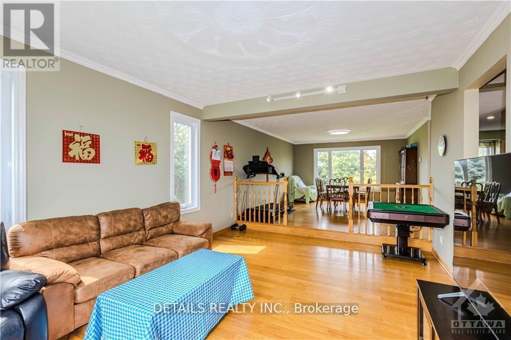 












1361 RTE 500 ROUTE

,
Russell,




Ontario
K0A1W0

