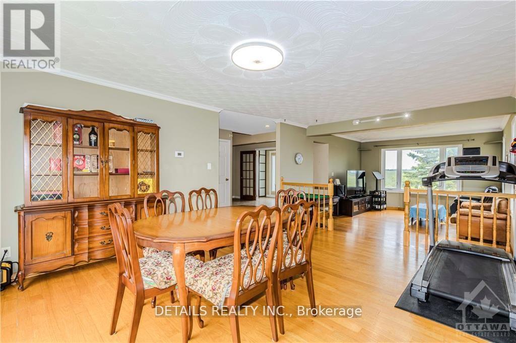 












1361 RTE 500 ROUTE

,
Russell,




Ontario
K0A1W0

