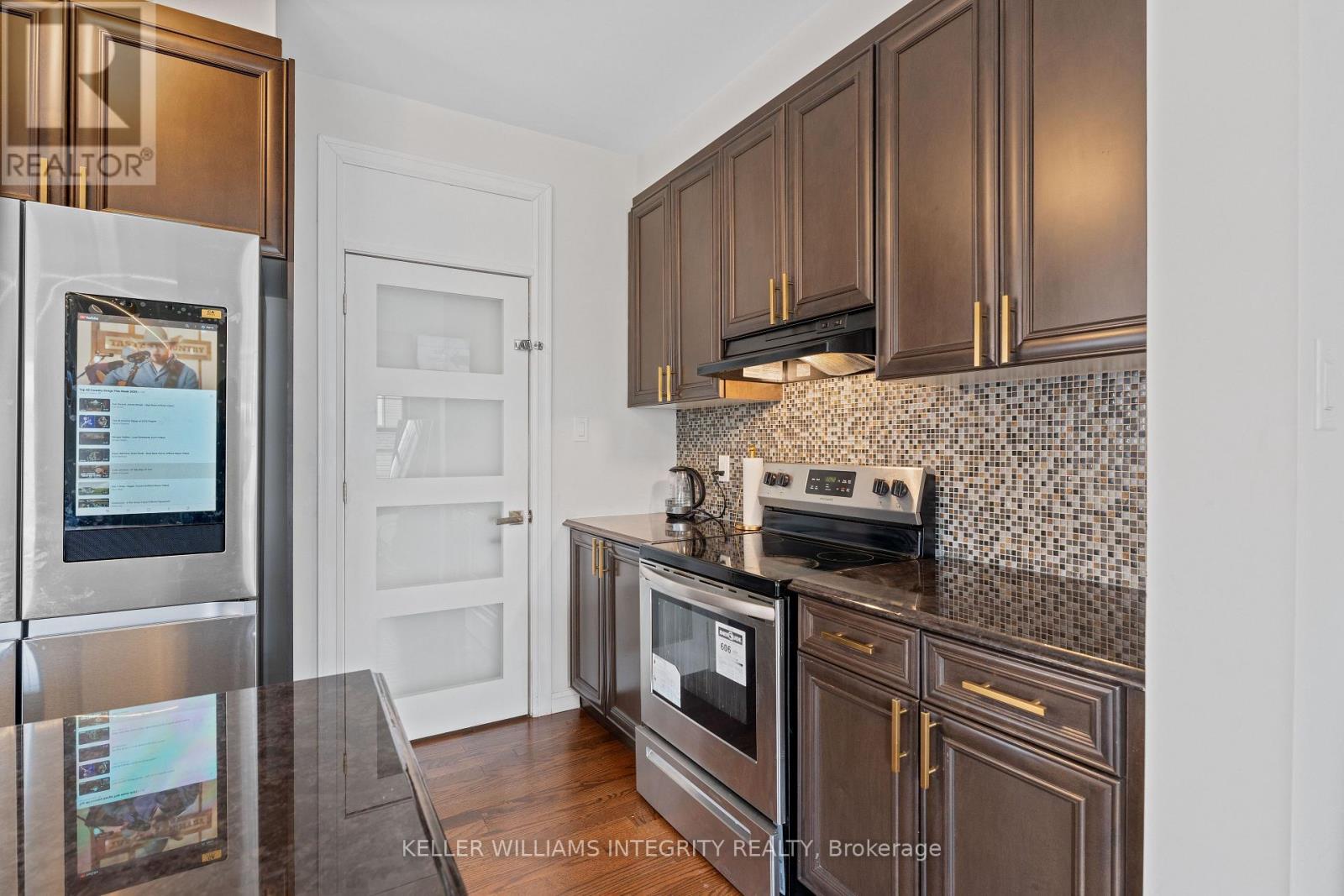 












52 OXALIS CRESCENT

,
Ottawa,




Ontario
K2V0J6

