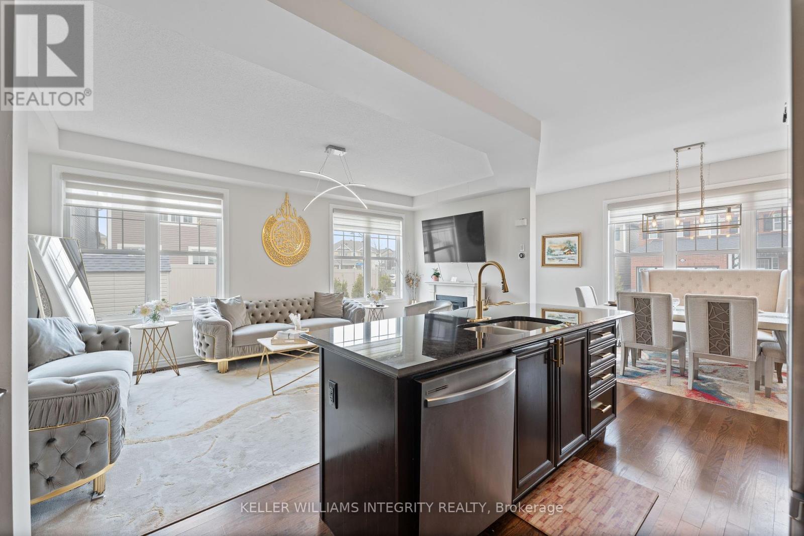 












52 OXALIS CRESCENT

,
Ottawa,




Ontario
K2V0J6

