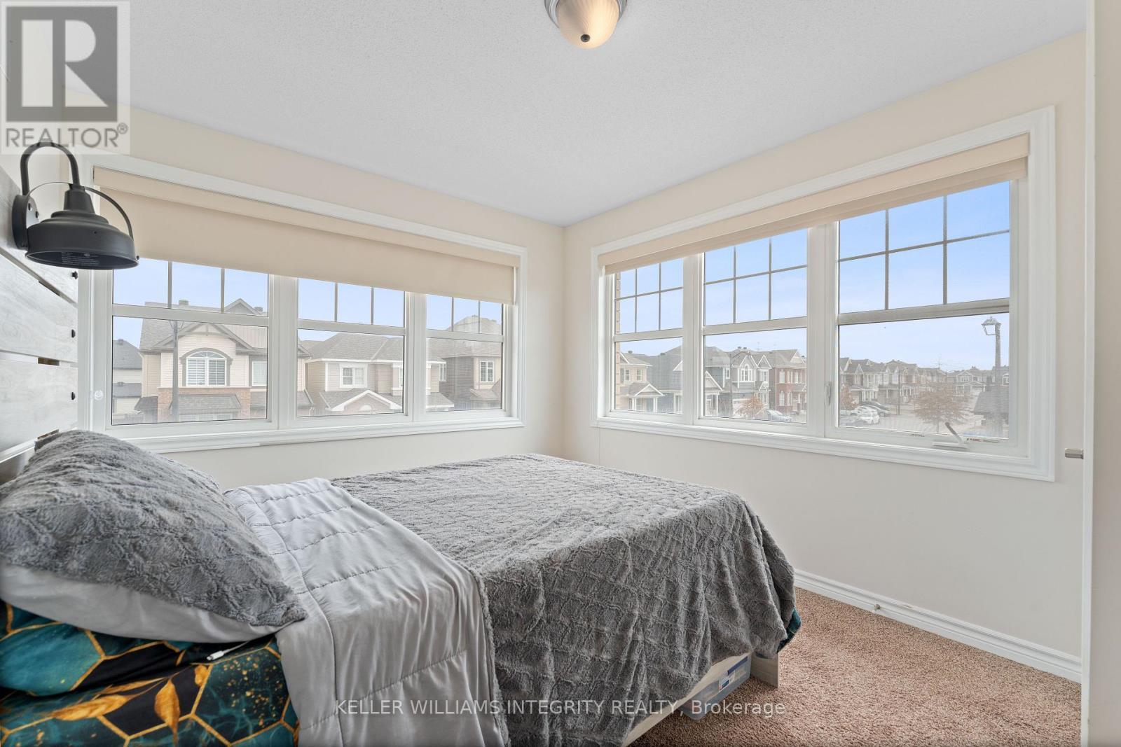 












52 OXALIS CRESCENT

,
Ottawa,




Ontario
K2V0J6

