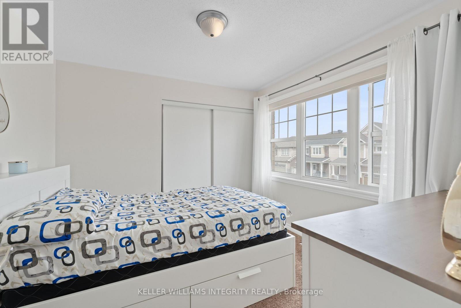 












52 OXALIS CRESCENT

,
Ottawa,




Ontario
K2V0J6

