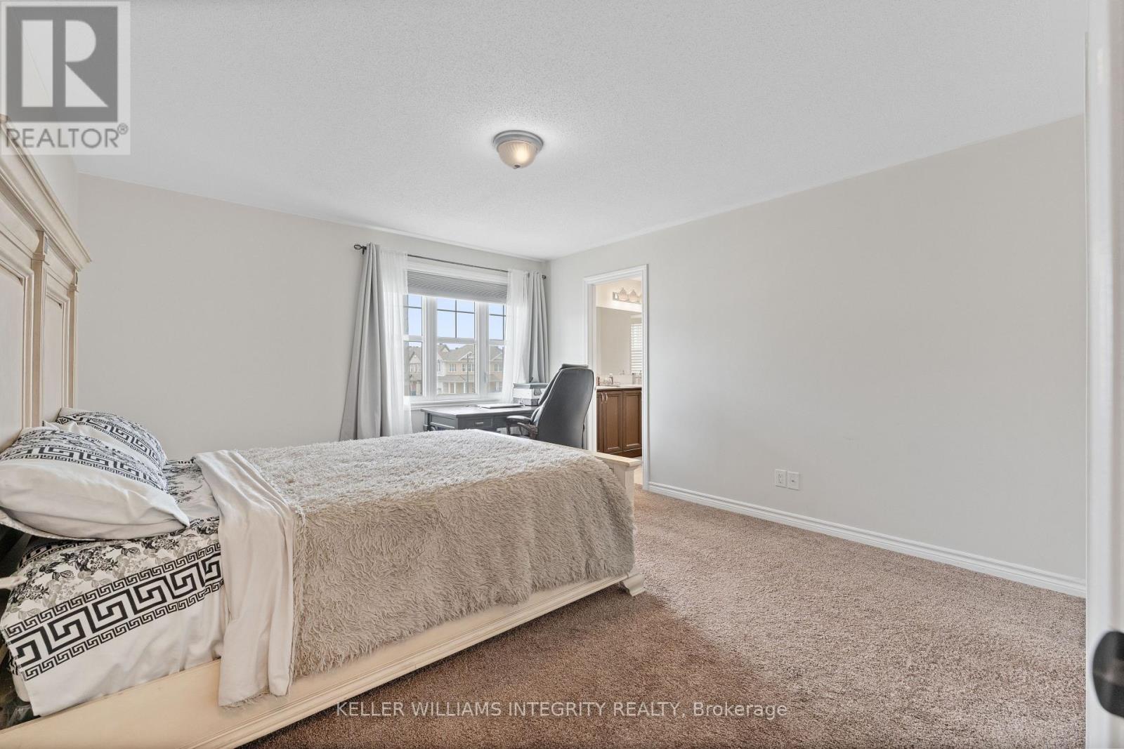 












52 OXALIS CRESCENT

,
Ottawa,




Ontario
K2V0J6

