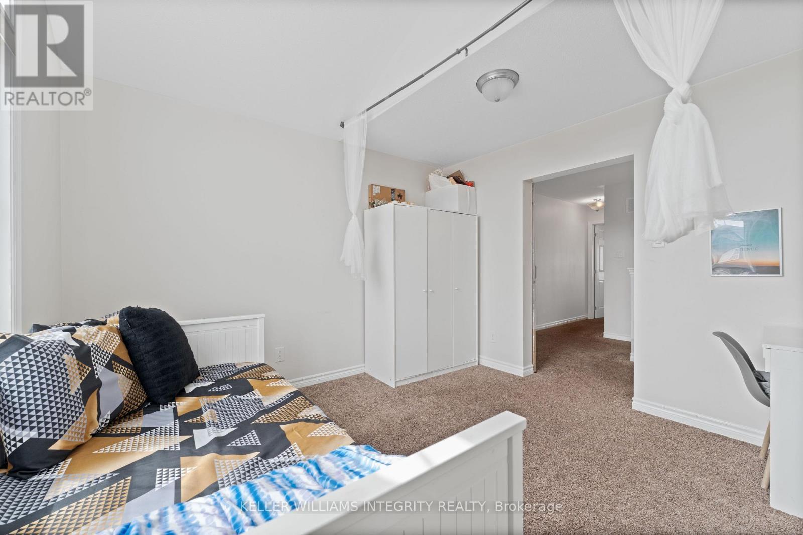 












52 OXALIS CRESCENT

,
Ottawa,




Ontario
K2V0J6

