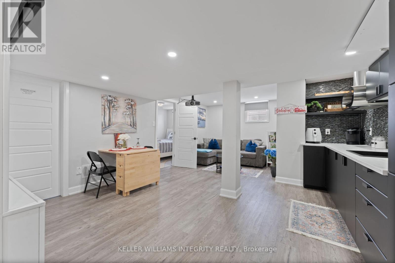 












52 OXALIS CRESCENT

,
Ottawa,




Ontario
K2V0J6

