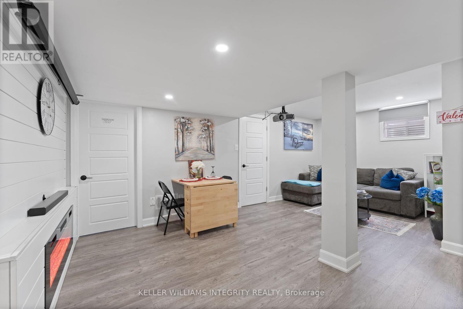 












52 OXALIS CRESCENT

,
Ottawa,




Ontario
K2V0J6

