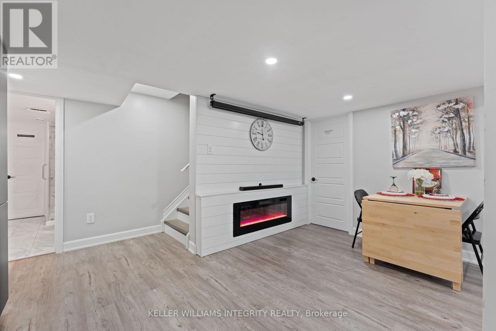 












52 OXALIS CRESCENT

,
Ottawa,




Ontario
K2V0J6


