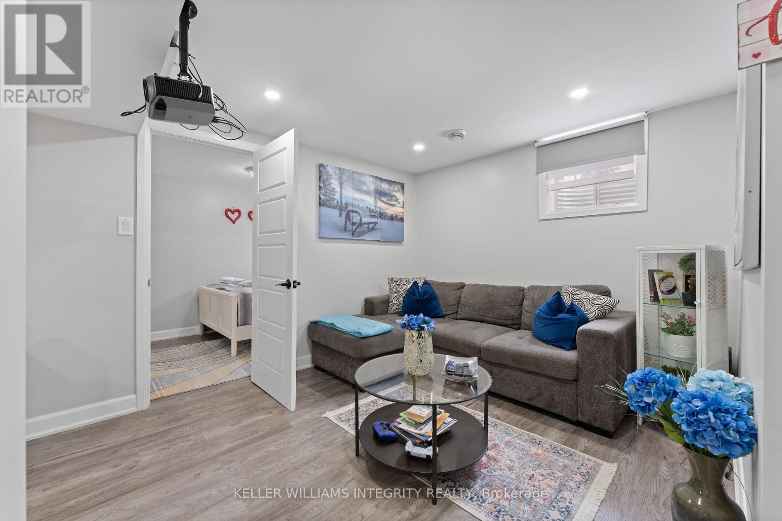 












52 OXALIS CRESCENT

,
Ottawa,




Ontario
K2V0J6

