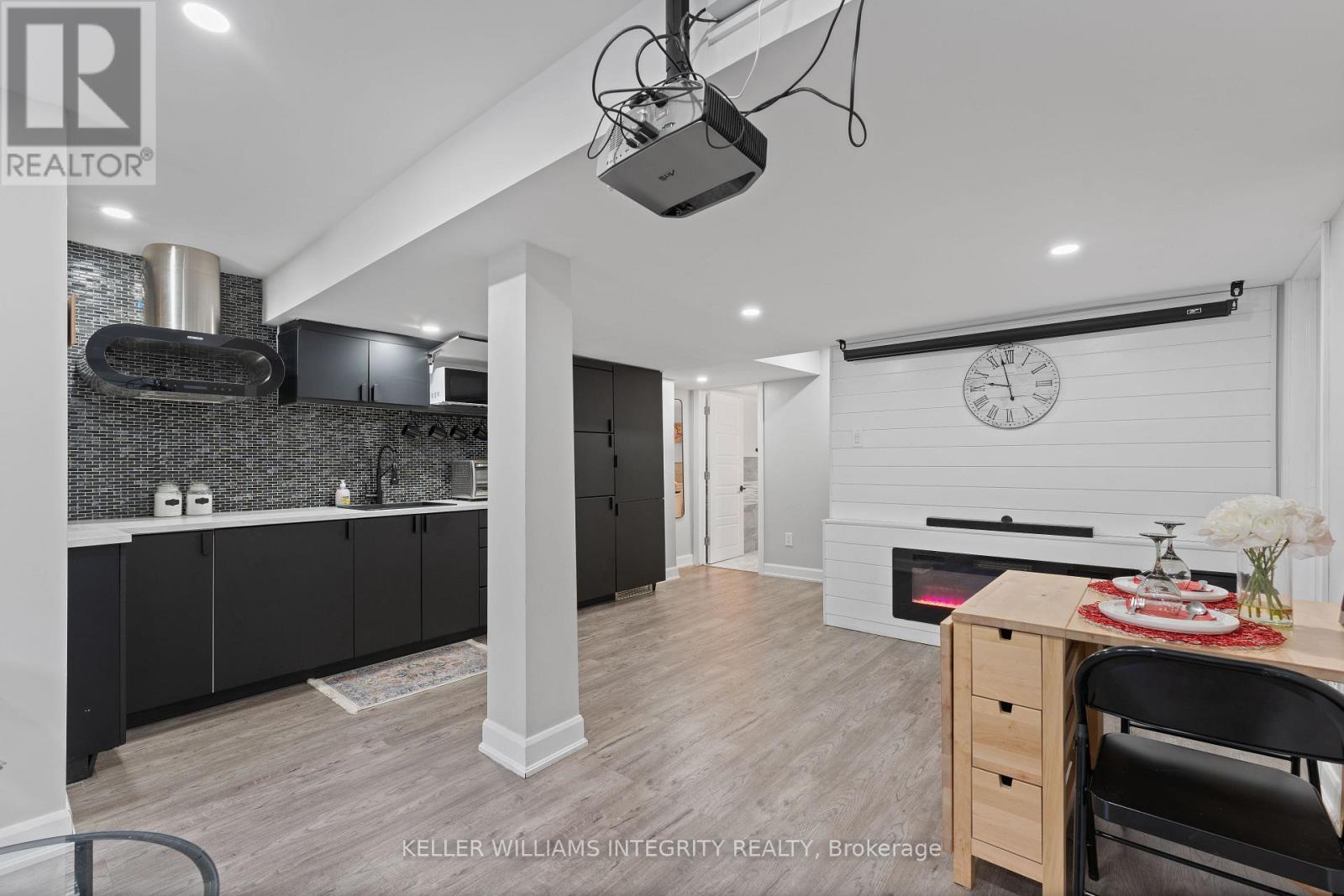 












52 OXALIS CRESCENT

,
Ottawa,




Ontario
K2V0J6

