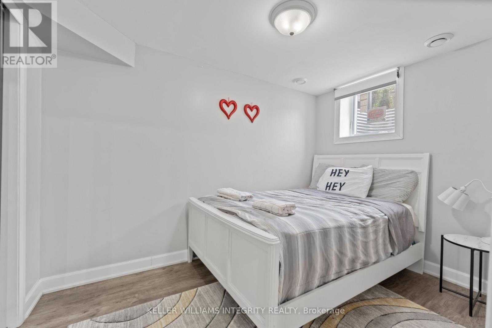 












52 OXALIS CRESCENT

,
Ottawa,




Ontario
K2V0J6

