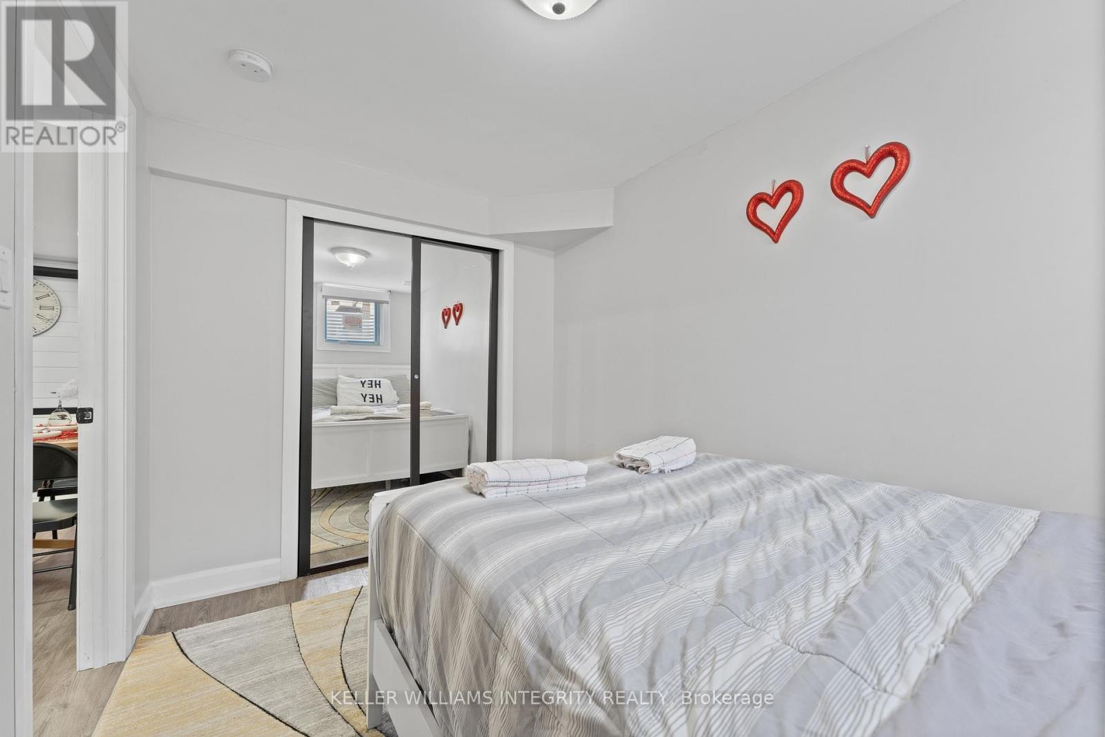 












52 OXALIS CRESCENT

,
Ottawa,




Ontario
K2V0J6

