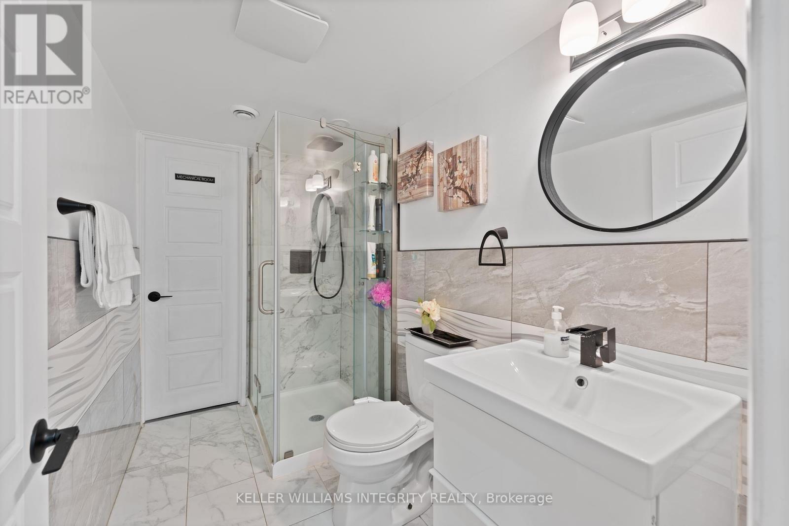 












52 OXALIS CRESCENT

,
Ottawa,




Ontario
K2V0J6

