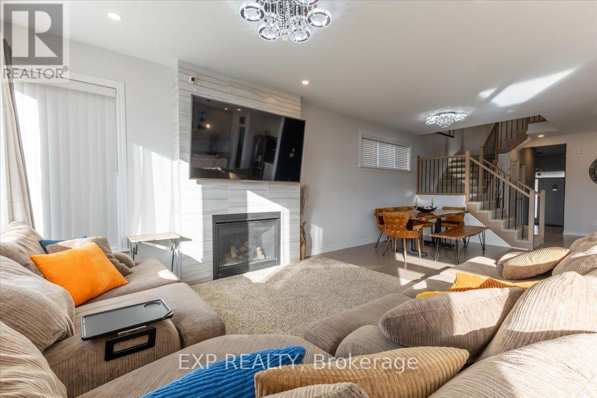 












23 ANGEL HEIGHTS

,
Ottawa,




Ontario
K2S2N2

