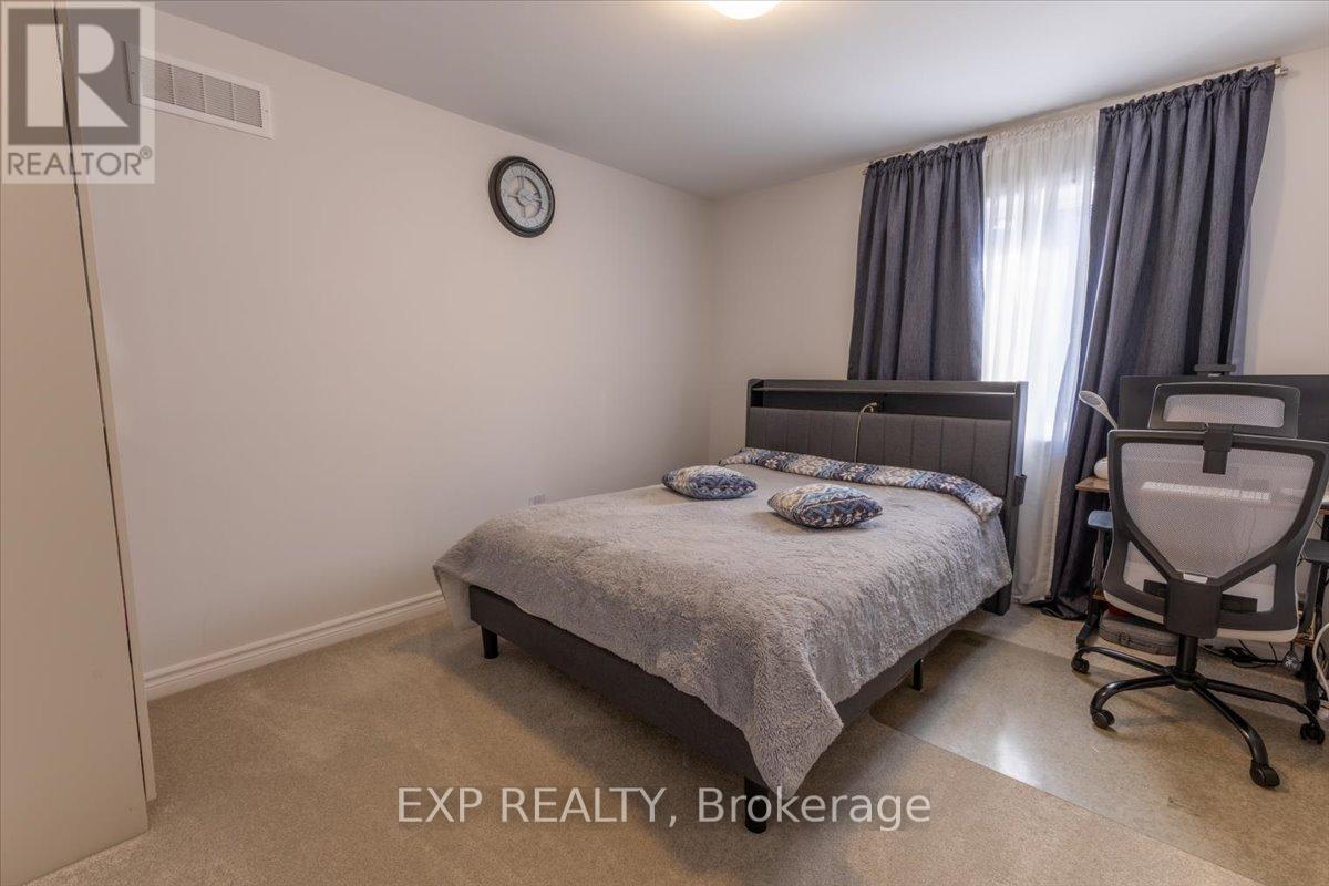 












23 ANGEL HEIGHTS

,
Ottawa,




Ontario
K2S2N2

