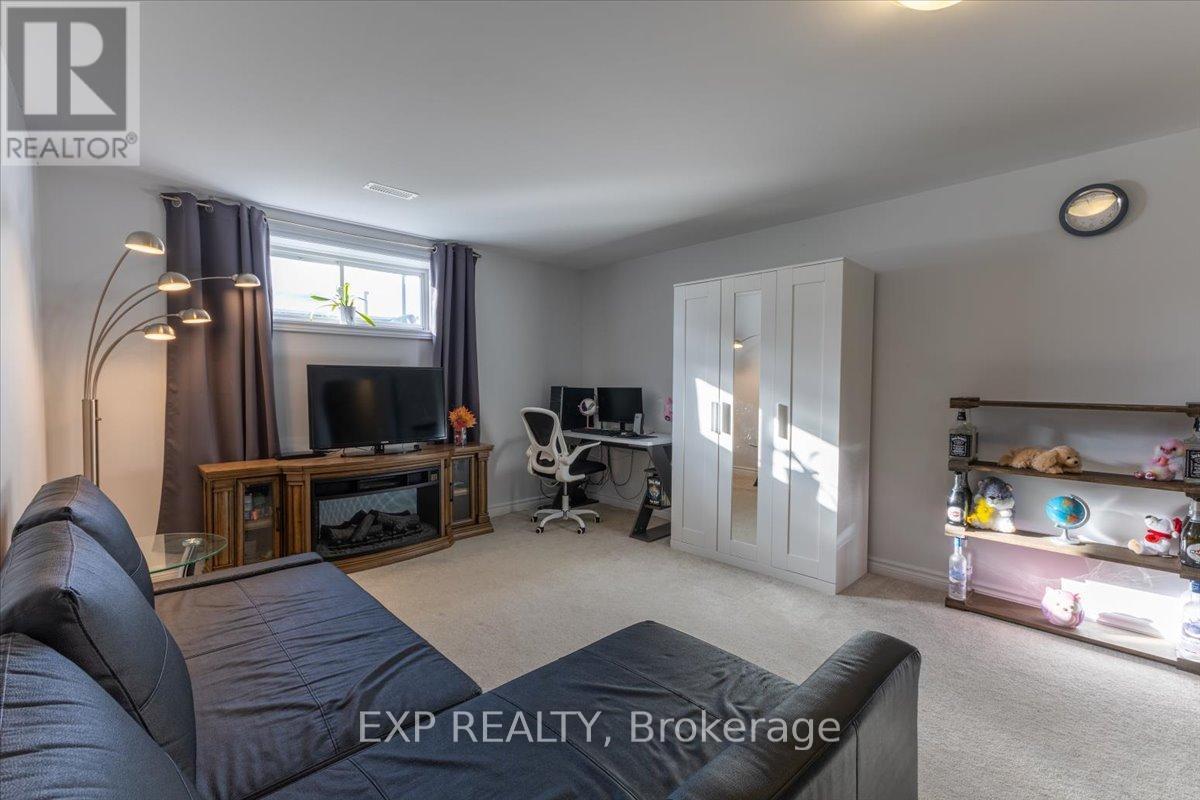 












23 ANGEL HEIGHTS

,
Ottawa,




Ontario
K2S2N2

