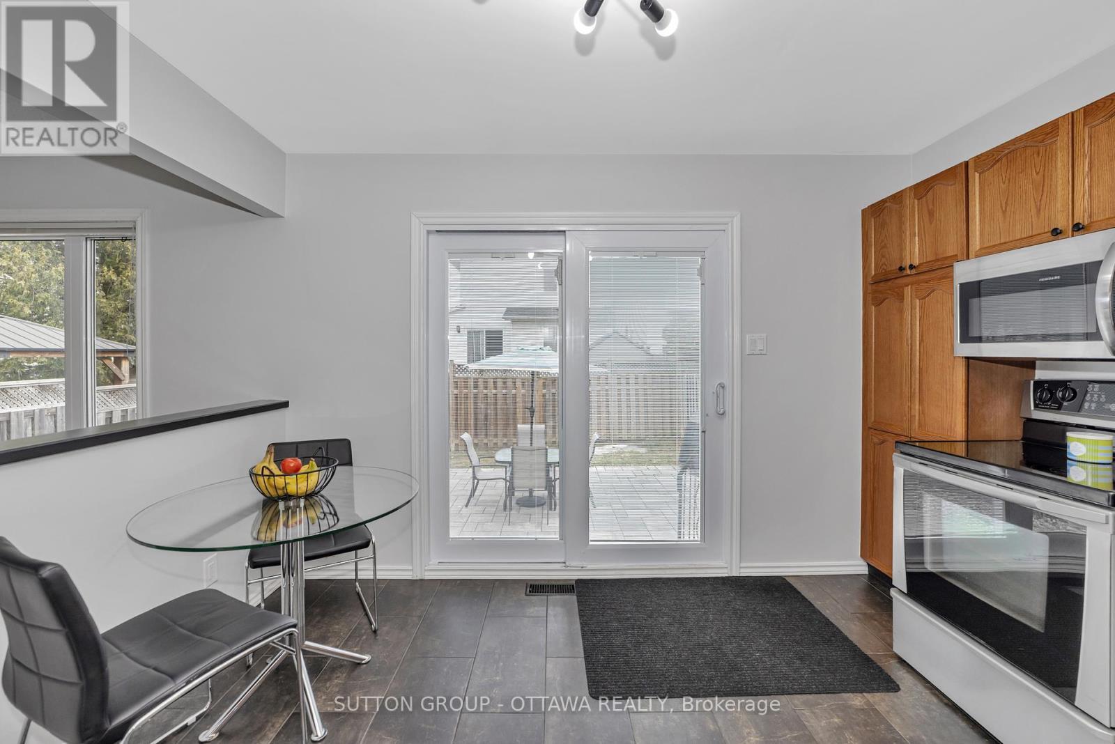 












6586 DES MERLES LANE

,
Ottawa,




Ontario
K1C6P3

