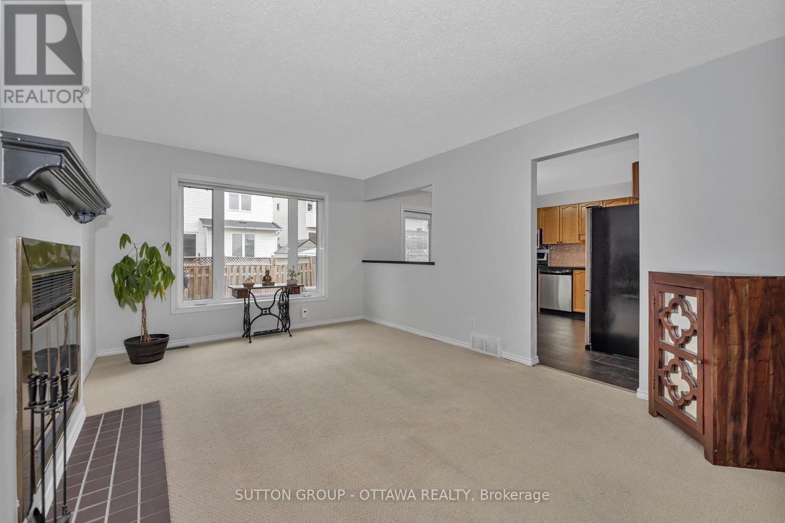 












6586 DES MERLES LANE

,
Ottawa,




Ontario
K1C6P3

