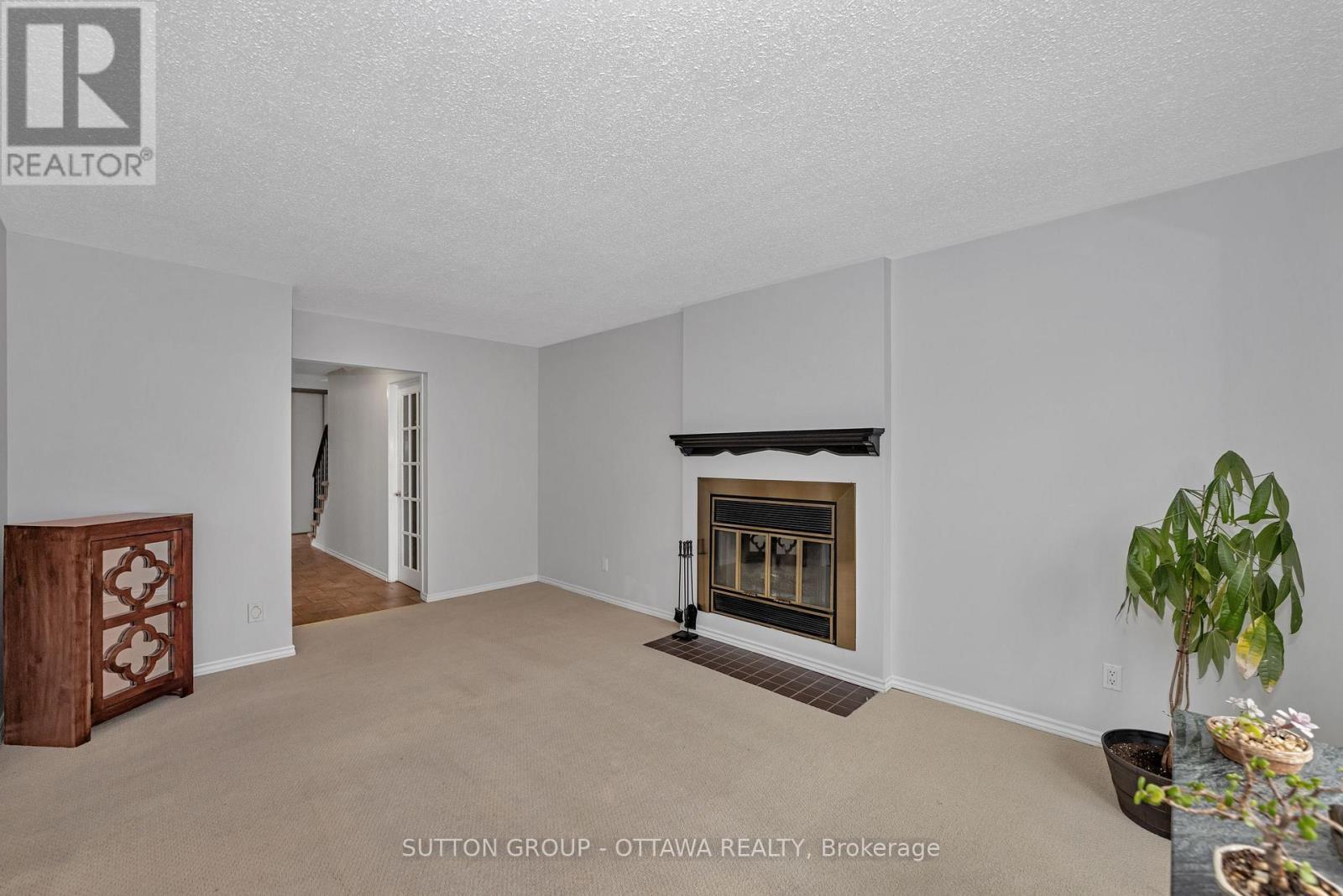 












6586 DES MERLES LANE

,
Ottawa,




Ontario
K1C6P3


