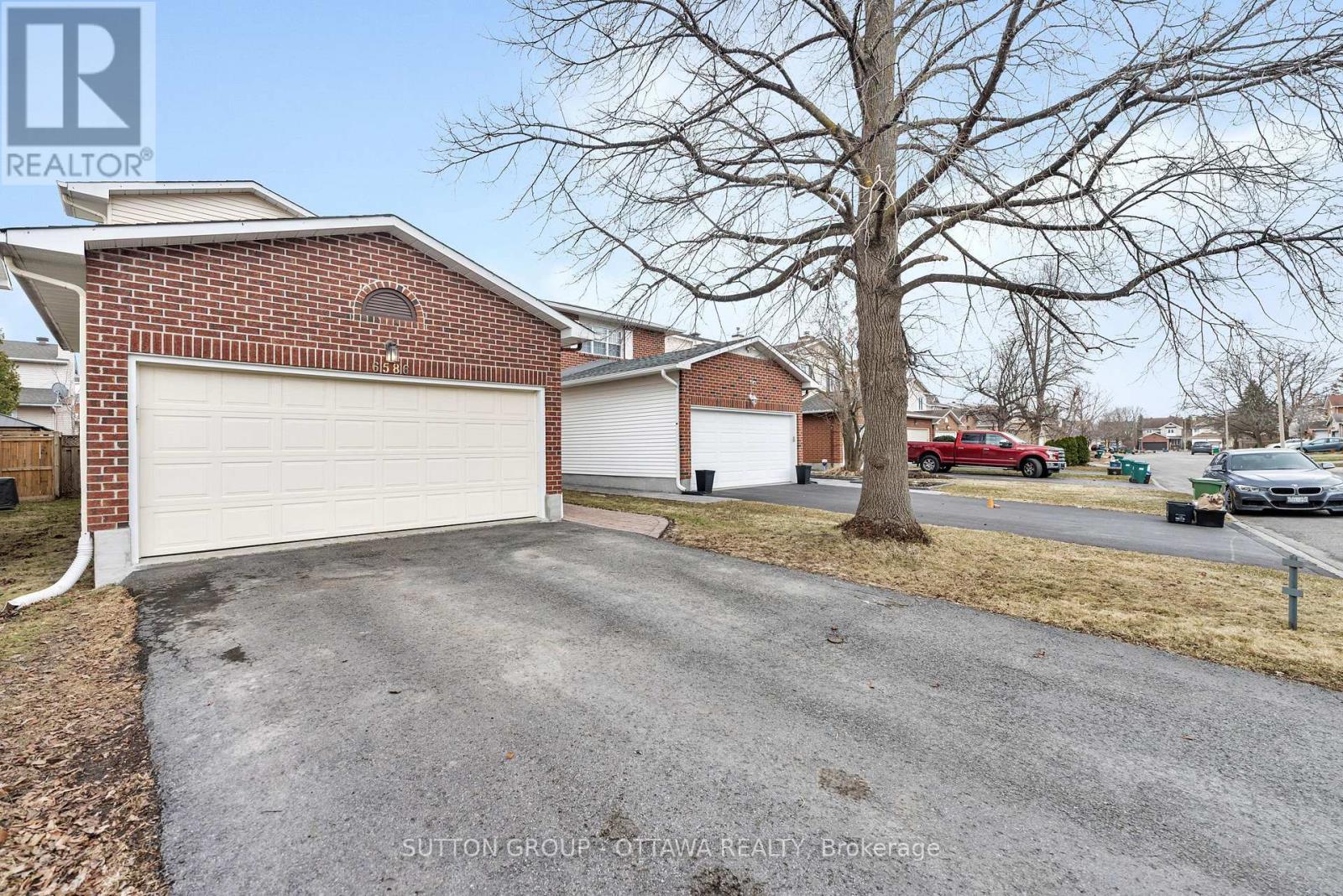 












6586 DES MERLES LANE

,
Ottawa,




Ontario
K1C6P3

