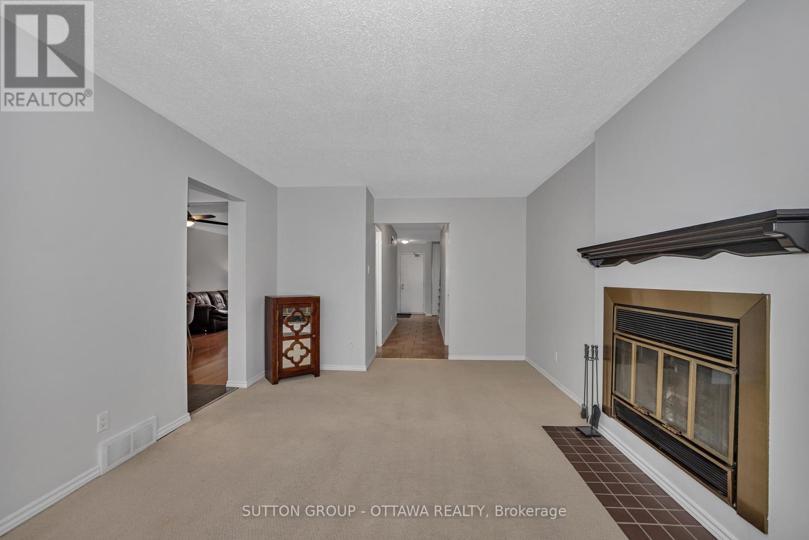 












6586 DES MERLES LANE

,
Ottawa,




Ontario
K1C6P3


