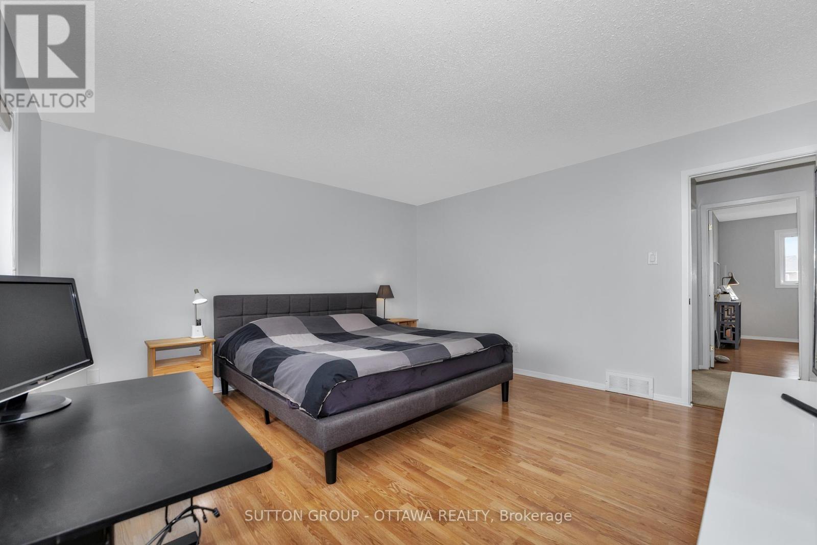 












6586 DES MERLES LANE

,
Ottawa,




Ontario
K1C6P3

