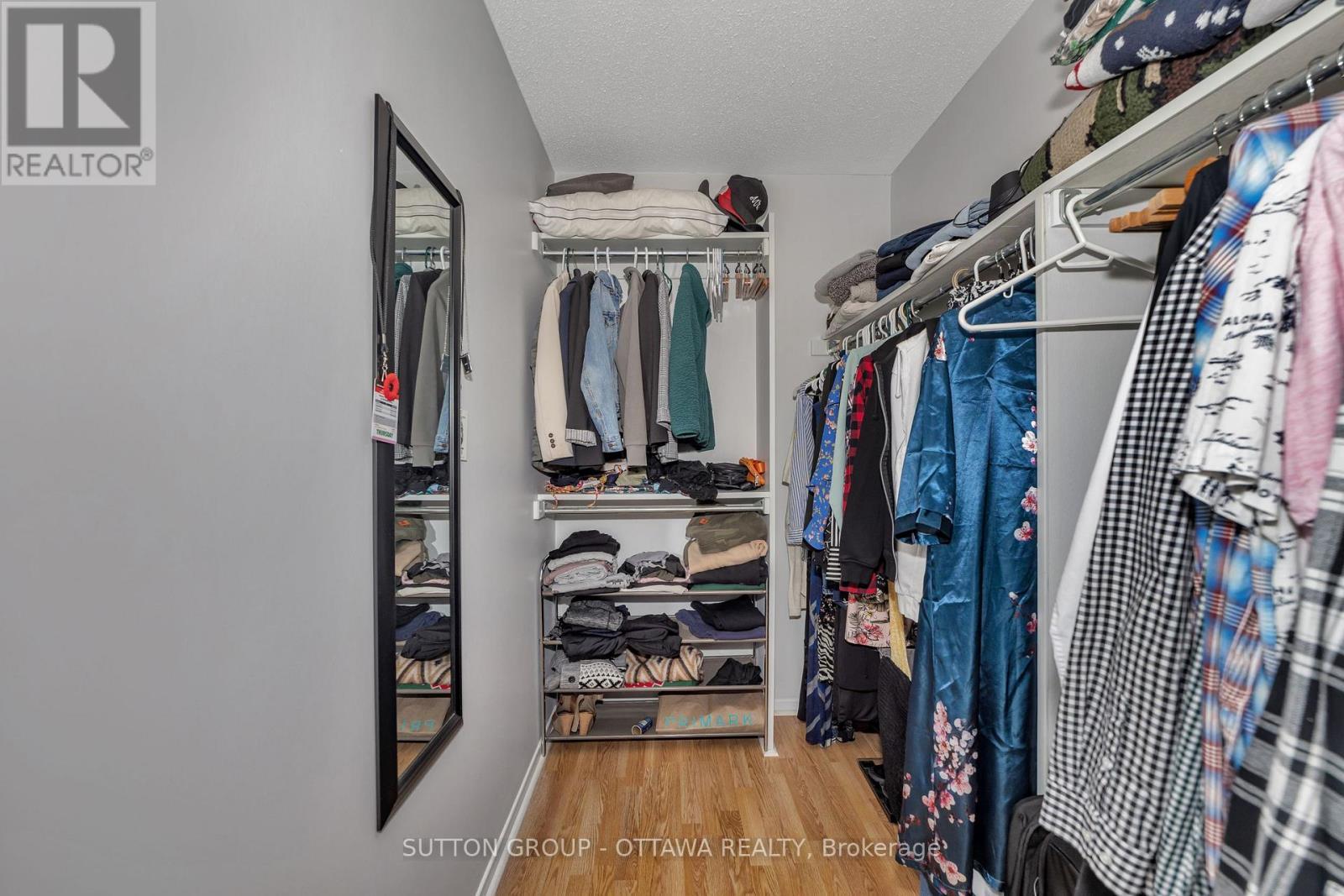 












6586 DES MERLES LANE

,
Ottawa,




Ontario
K1C6P3

