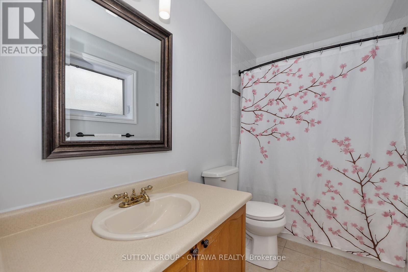 












6586 DES MERLES LANE

,
Ottawa,




Ontario
K1C6P3

