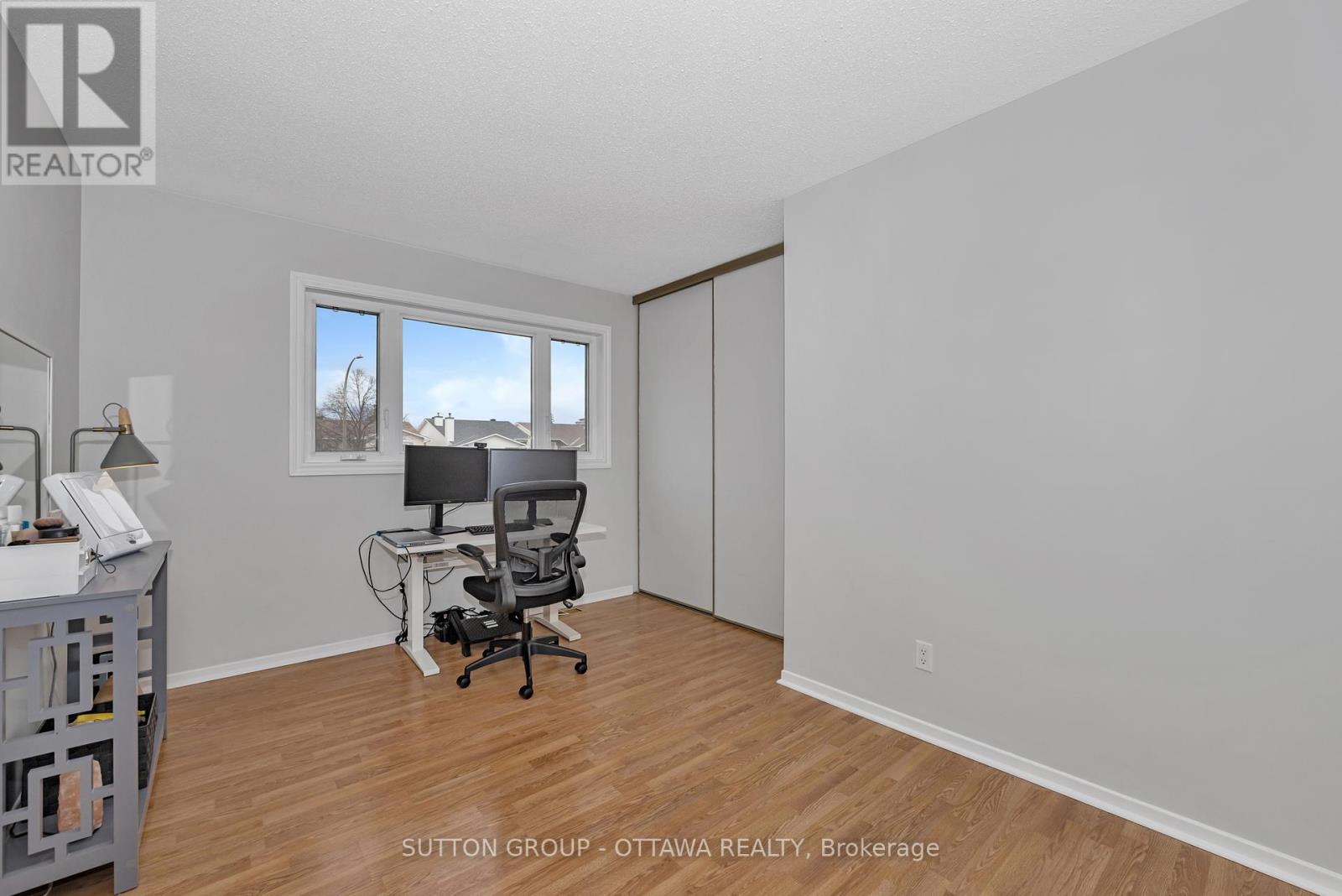












6586 DES MERLES LANE

,
Ottawa,




Ontario
K1C6P3

