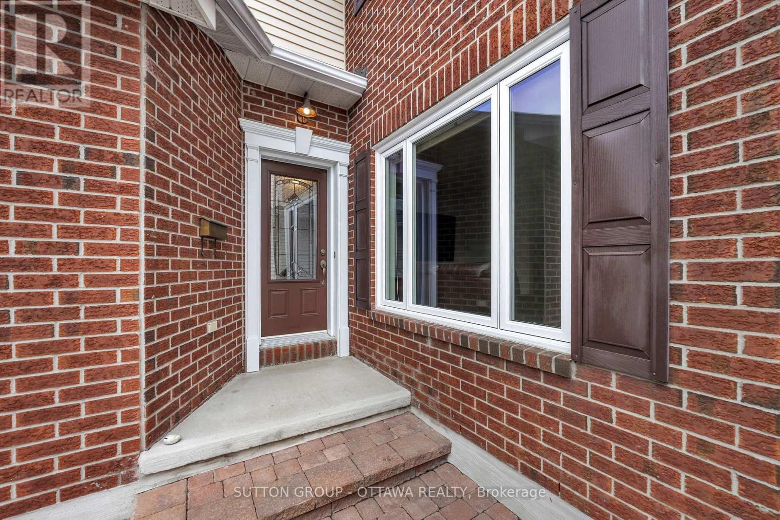 












6586 DES MERLES LANE

,
Ottawa,




Ontario
K1C6P3


