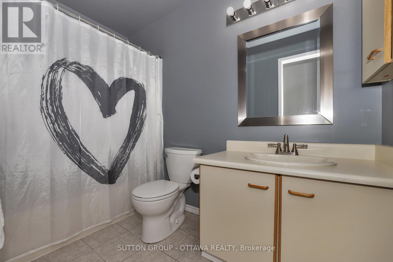 












6586 DES MERLES LANE

,
Ottawa,




Ontario
K1C6P3

