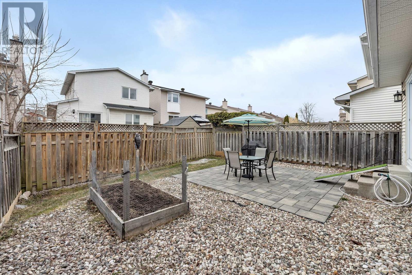 












6586 DES MERLES LANE

,
Ottawa,




Ontario
K1C6P3

