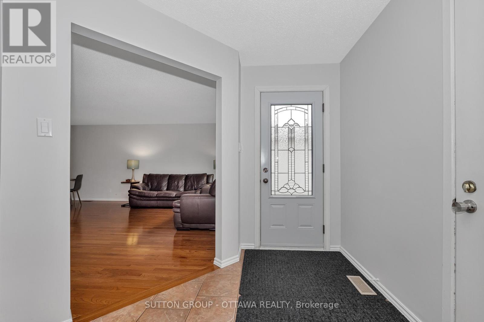 












6586 DES MERLES LANE

,
Ottawa,




Ontario
K1C6P3

