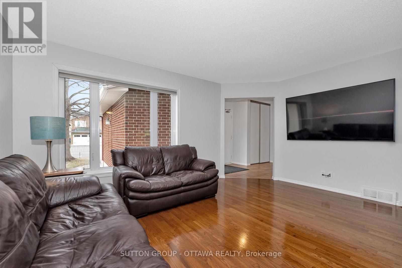 












6586 DES MERLES LANE

,
Ottawa,




Ontario
K1C6P3

