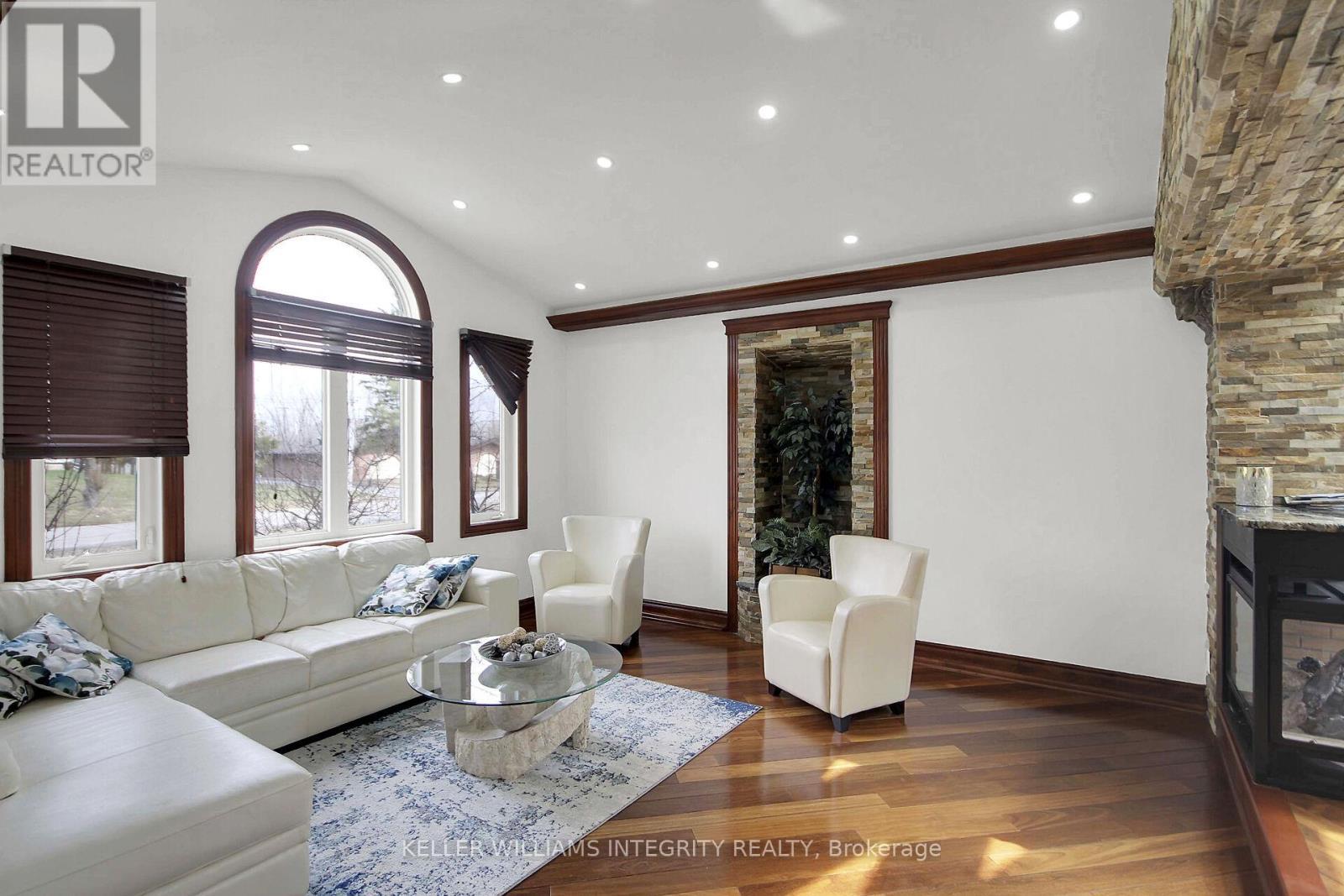 












2796 QUINN ROAD

,
Ottawa,




Ontario
K1T3V5

